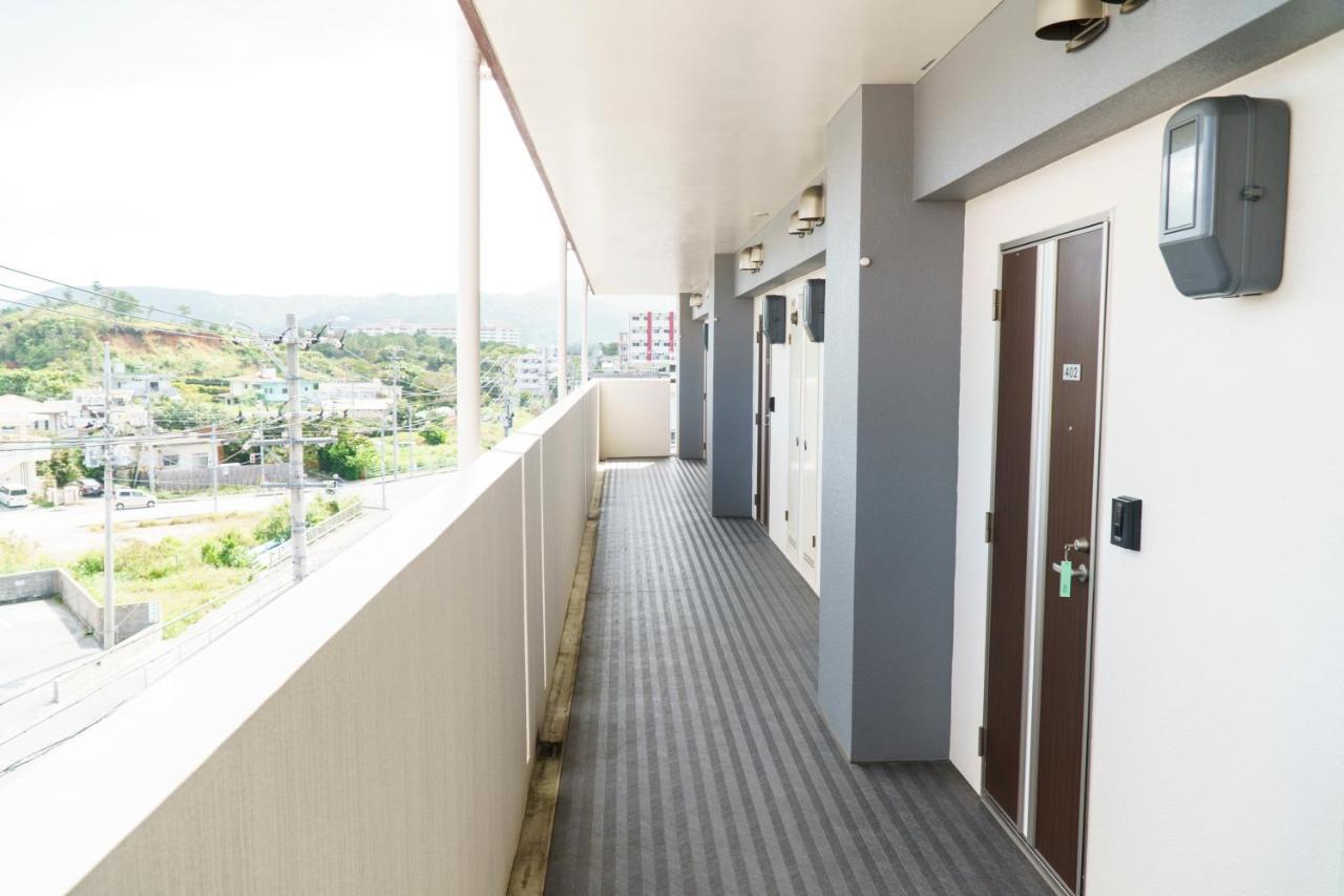 มิสเตอร์ คินโจะ อิน มะตะเบะเอะ Aparthotel Okinawa ภายนอก รูปภาพ