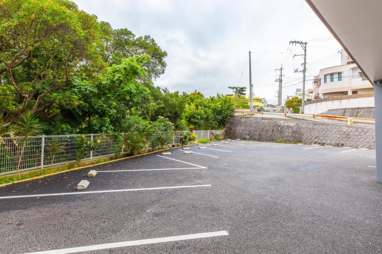 มิสเตอร์ คินโจะ อิน มะตะเบะเอะ Aparthotel Okinawa ภายนอก รูปภาพ